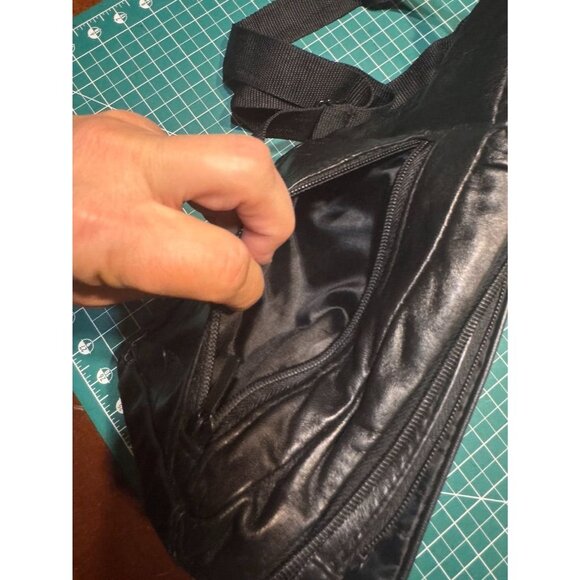 Buxton Genuine Leather Black Crossbody Shoulder Bag Multiple Zipper Pockets Adju - Picture 2 of 11